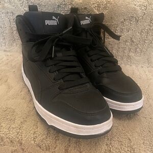 Kids’ Puma hightops - size 5.5